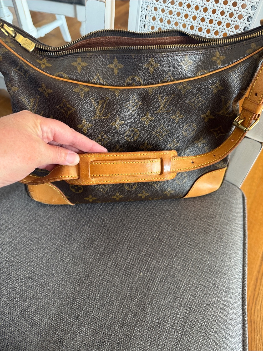 Louis Vuitton Monogram Canvas Shoulder Bag in Brown and Tan Vachetta - Picture 5 of 8